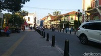 Untuk tempat parkir, ada beberapa pilihan yaitu di depan tempat ujian SIM Satlantas, di daerah Branjangan, dan juga di belakang DMZ (Angling/detikcom)
