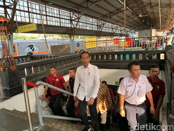 Jokowi: Saya Lebaran di Jakarta, Usai Open House Pulang ke Solo