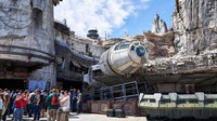 Sejak dibuka kemarin, Kamis (30/5/2019), Galaxys Edge baru memiliki satu wahana yang dibuat persis seperti pesawat Millenium Falcon di film Star Wars.
