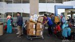 Ribuan Pemudik Padati Terminal Pulogebang Jelang Lebaran