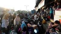 Perusahaan otobus tersebut adalah Sinar Jaya yang melayani rute Jakarta-Semarang-Solo-Wonogiri. 