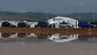 Puncak kepadatan lalu lintas di tol Kalikangkung Semarang diprediksi terjadi hari ini, Jumat (31/5/2019). Bahkan hingga pukul 14.00 WIB diperkirakan sudah 40 ribuan kendaraan yang melintas disana. Tak heran bila banyak kendaraan yang menepi di rest area tersebut.