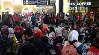 Pagi ini tercatat lebih dari 20 ribu penumpang telah diberangkatkan dari Stasiun Gambir.