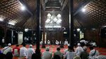 Pelayat Penuhi Pendopo Cikeas Jelang Kedatangan Jenazah Bu Ani