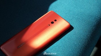 Oppo Reno punya NFC, jack audio 3,5 mm dan USB Type C. Foto: Sina Mobile