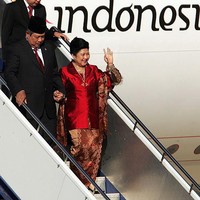 Kecintaan Ani Yudhoyono pada batik ini tentu saja diterapkannya ketika SBY resmi menjadi presiden RI. Setiap acara kenegaraan atau kunjungan ke luar negeri, Ani Yudhoyono selalu berusaha memakai batik. Foto: Dok. Getty Images, Instagram