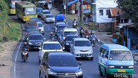 Kendaraan yang mengarah ke Tasikmalaya dialihkan ke Garut Kota lalu ke Singaparna.
