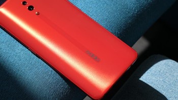 Ponsel ini punya dukungan 4G LTE, Bluetooth 5.0 dan WiFi. Foto: Sina Mobile