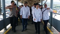Tiga menteri Kabinet Indonesia Kerja yakni Menhub Budi Karya Sumadi, Menkes Nila F Moeloek, dan Menko PMK Puan Maharani memantau arus mudik di Pelabuhan Merak, Banten. Arus mudik yang terjadi di Merak dinilai terkendali.