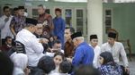 Wajah Sedih SBY saat Menunggu Pengkafanan Ani Yudhoyono