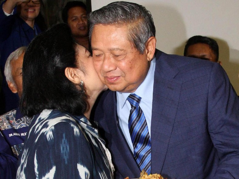 SBY Ultah Ke-70, AHY: Biasanya Memo Memelukmu di Tengah Malam SBY Ultah Ke-70, AHY: Biasanya Memo Memelukmu di Tengah Malam