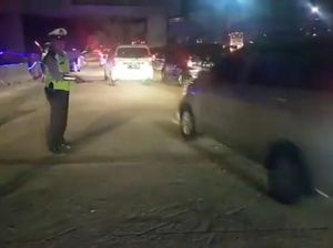 Utamakan Pemudik, Polisi Buka-Tutup Tol Cikampek Km 10 Arah Jakarta