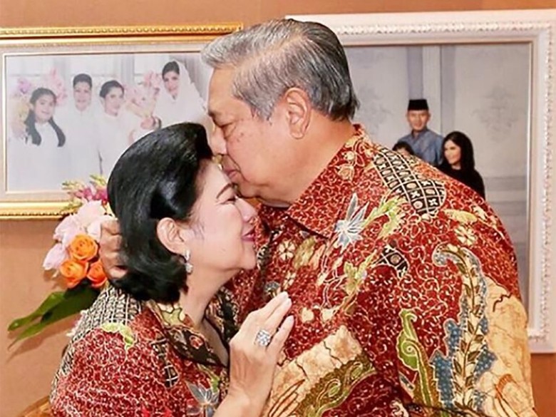 SBY Ingin Kecup Ani Yudhoyono untuk yang Terakhir Kali SBY Ingin Kecup Ani Yudhoyono untuk yang Terakhir Kali