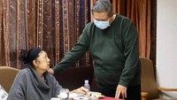 SBY juga setia mendampingi Bu Ani makan. Istimewa/Anung Anindito.