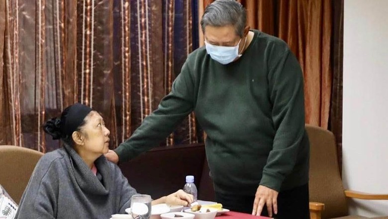 Ani Yudhoyono Meninggal Dunia di Usia 67 Tahun Ani Yudhoyono Meninggal Dunia di Usia 67 Tahun
