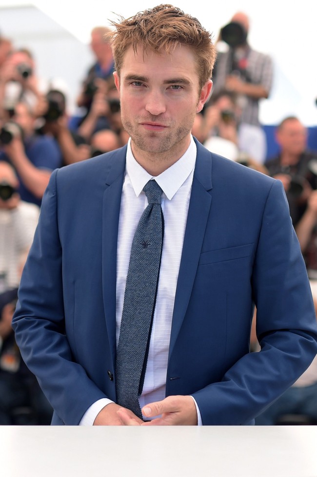 Warner Brothers akhirnya mengumumkan secara resmi bahwa Robert Pattinson adalah aktor yang akan memerankan Batman setelah berminggu-minggu berspekulasi. Pemain film asal Inggris tersebut pun akan memerankan Batman sekaligus Bruce Wayne (nama asli Batman) versi lebih muda. Foto: Getty Images