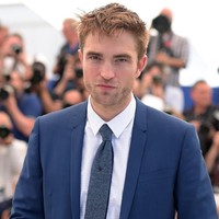 Warner Brothers akhirnya mengumumkan secara resmi bahwa Robert Pattinson adalah aktor yang akan memerankan Batman setelah berminggu-minggu berspekulasi. Pemain film asal Inggris tersebut pun akan memerankan Batman sekaligus Bruce Wayne (nama asli Batman) versi lebih muda. Foto: Getty Images