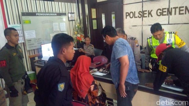 Korban jambret diperiksa/