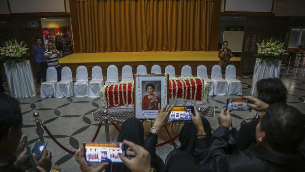 Jenazah Ani Yudhoyono saat disemayamkan di Singapura / 