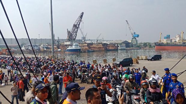 Terdapat 4 kapal yang diberangkatkan, masing-masing dua kapal menuju Lampung dan Semarang.