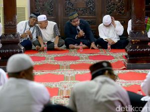 Pelayat Penuhi Pendopo Cikeas Jelang Kedatangan Jenazah Bu Ani