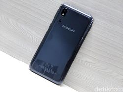 Menggenggam Galaxy A2 Core, Ponsel Android Go Rp 1 Jutaan