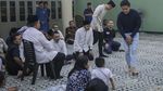 Wajah Sedih SBY saat Menunggu Pengkafanan Ani Yudhoyono