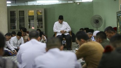 Wajah Sedih SBY saat Menunggu Pengkafanan Ani Yudhoyono