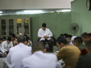 Wajah Sedih SBY saat Menunggu Pengkafanan Ani Yudhoyono