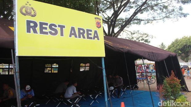 Seru, Ada Mainan Anak dan Tukang Pijat di Pos PAM Limbangan