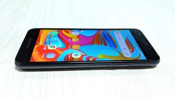 Dapur pacunya mengandalkan Exynos 7870 dengan RAM 1 GB dan ROM 8 GB. Foto: Adi Fida Rahman/detikINET