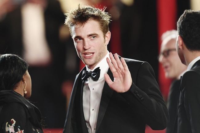 Beberapa kali Bruce Wayne atau Batman juga ditampilkan memakai dasi kupu-kupu. Foto: Getty Images