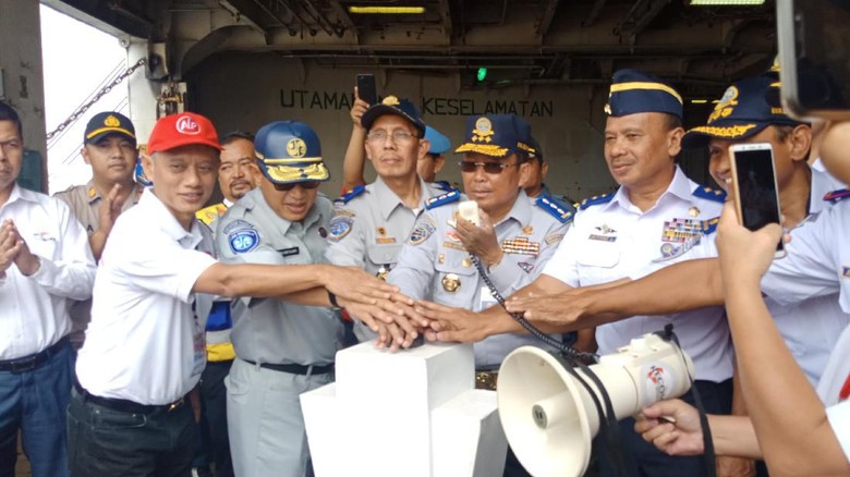 Kemenhub Lepas Ratusan Pemudik Motor Via Kapal ke Lampung dan Semarang Kemenhub Lepas Ratusan Pemudik Motor Via Kapal ke Lampung dan Semarang