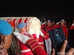 Dari Halim, Jenazah Ani Yudhoyono Langsung Dibawa ke Cikeas Pakai Ambulans