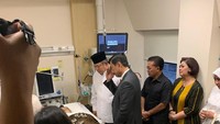 Selanjutnya Menko Luhut terlihat memberikan salam hormat khas tentara ke arah almarhumah Ibu Ani Yudhoyono.Foto: Hida Khairul/Kemenko Kemaritiman
