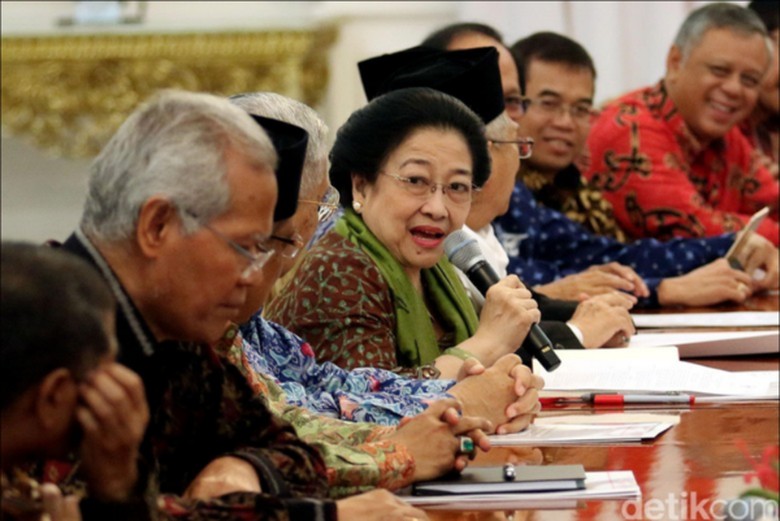 Menanti Pola Baru Pembinaan Pancasila Menanti Pola Baru Pembinaan Pancasila