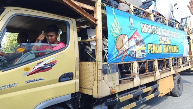 Dua truk juga disiapkan untuk mengangkut motor milik pemudik.