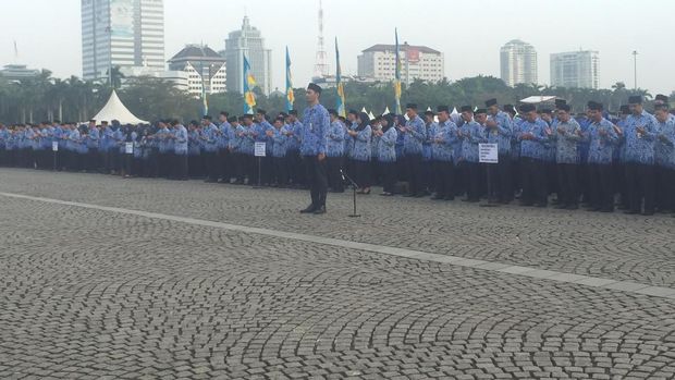 Upacara diikuti para PNS di lingkungan Pemprov DKI Jakarta.