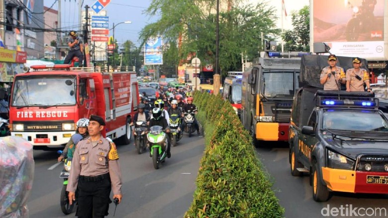 Polres Sukabumi Gelar Simulasi Evakuasi di Pusat Perbelanjaan Polres Sukabumi Gelar Simulasi Evakuasi di Pusat Perbelanjaan