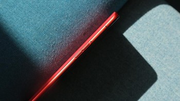 Oppo Reno menawarkan sidik jari bawah layar. Foto: Sina Mobile