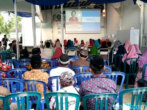 Warga Pacitan Tahlilan Doakan Ani Yudhoyono