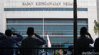 Meskipun sudah masuk suasana libur Lebaran, PNS wajib mengikuti upacara Hari Lahir Pancasila.