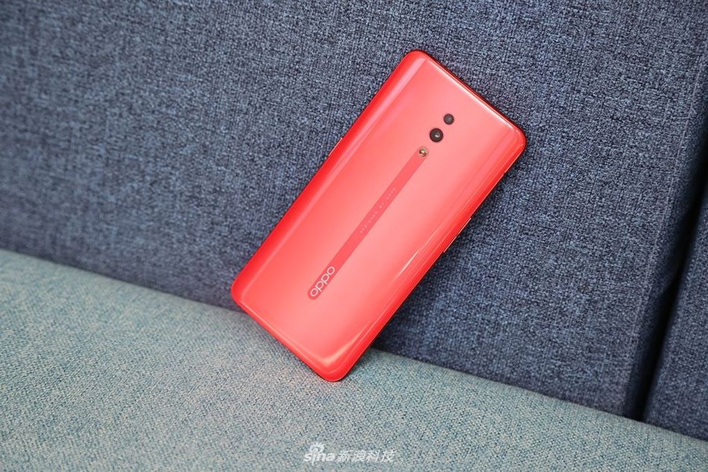 Penampilan Oppo Reno Coral Yang Kece Dan Menggoda