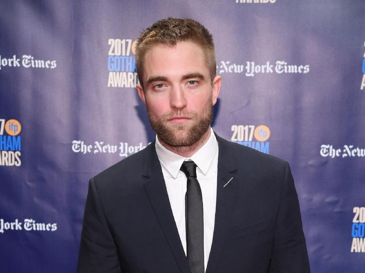 Resmi Perankan Karakter Batman, Ini Momen Kulineran Seru Robert Pattinson