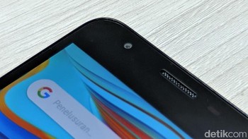 Kamera depannya berukuran 5 MP dengan bukaan f/2.2. Foto: Adi Fida Rahman/detikINET