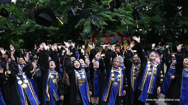 Anita Tanjung Minta Lulusan SMA CT Arsa Jadi Agen Perubahan Bangsa Anita Tanjung Minta Lulusan SMA CT Arsa Jadi Agen Perubahan Bangsa