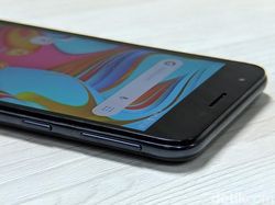 Menggenggam Galaxy A2 Core, Ponsel Android Go Rp 1 Jutaan
