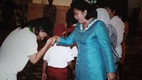 Momen kedekatan ditunjukkan Ani SBY dalam peringatan Hari Kanker Anak Internasional tahun 2018. (Foto: dok. YOAI) 
