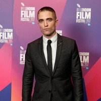 Robert Pattinson pun akan bergabung dengan deretan aktor Hollywood tampan yang sebelumnya pernah bermain sebagai Batman, antara lain Ben Affleck, Christian Bale, George Clooney, dan Val Kilmer. Foto: Getty Images