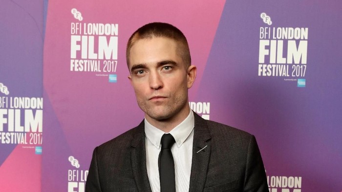880547436 NEW YORK, NY - NOVEMBER 27: Actor Robert Pattinson attends IFPs 27th Annual Gotham Independent Film Awards on November 27, 2017 in New York City. (Photo by Dimitrios Kambouris/Getty Images for IFP)